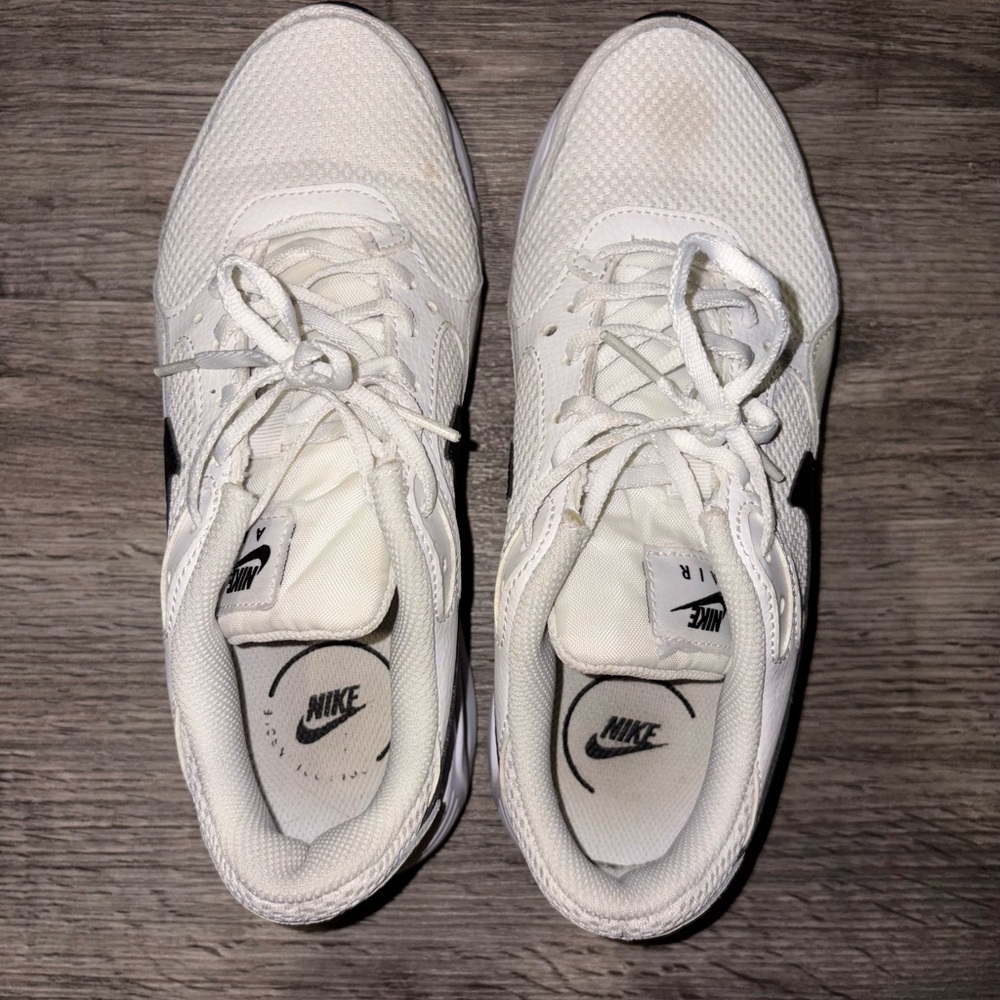 Nike White and Black Sneakers